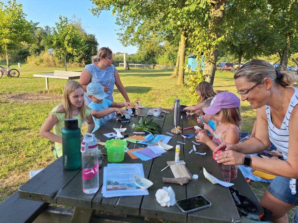 5_FamAusflug_Gries5_Schiffe-basteln