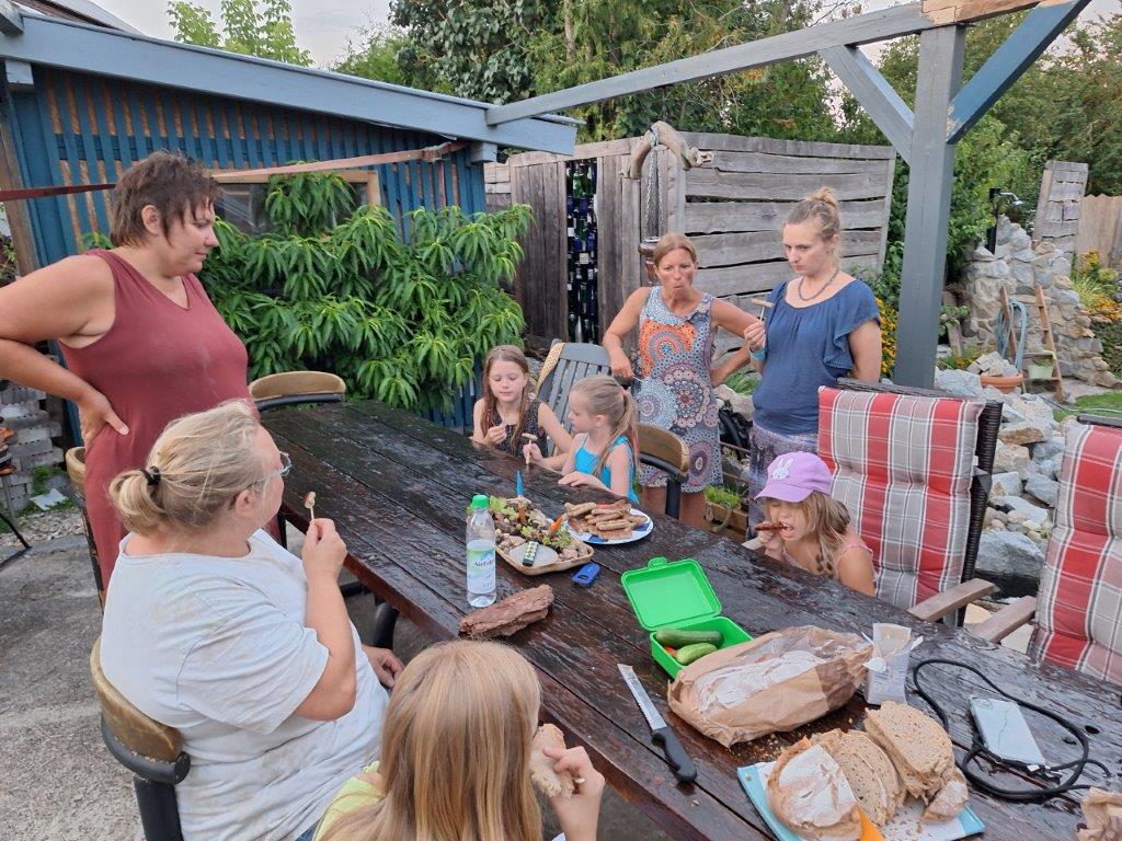 5_FamAusflug_Gries8_Grillen-bei-Melanie