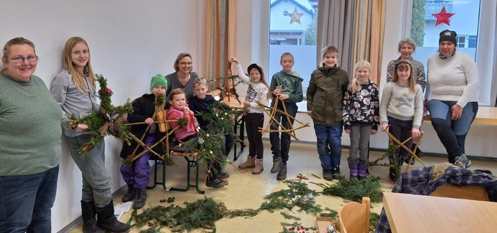 9_Weihnachtsbasteln_Sterne_Gruppenfoto